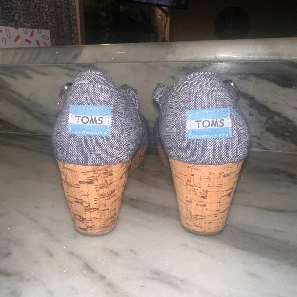 Tom’s Size 8 Women’s Blue Denim‎ Cork Wedge Strappy Peep Toe Sandals